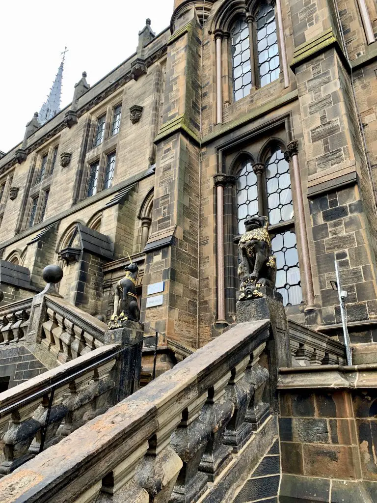 Be sure to walk around the campus of the University of Glasgow. It's like a real live Hogwarts! Just look at the Unicorn and Lion statues sitting upon these railings!