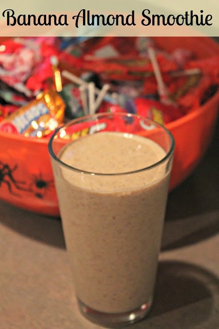 This easy smoothie recipe will leave you full and satisfied! Banana Almond Smoothie