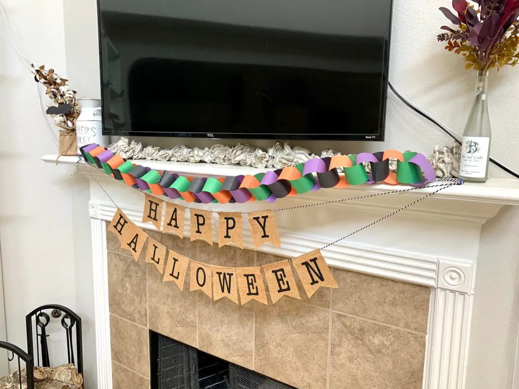 Halloween Crafts that Double as Decor - Paper Chain