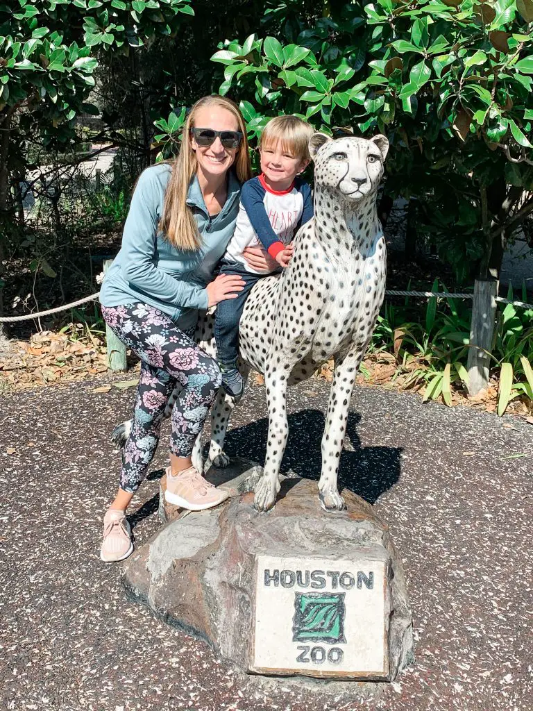 Going to the zoo or aquarium is a fun summer adventure for kids!