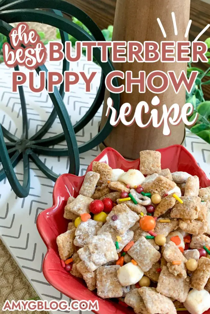 This butterbeer puppy chow (or muddy buddies) recipe is packed with fall flavors! It's perfect for any fall gathering, football watching party or Harry Potter party. #butterbeerpuppychow #butterbeermuddybuddies #puppychowrecipe #falldessert #nobakedessertrecipe